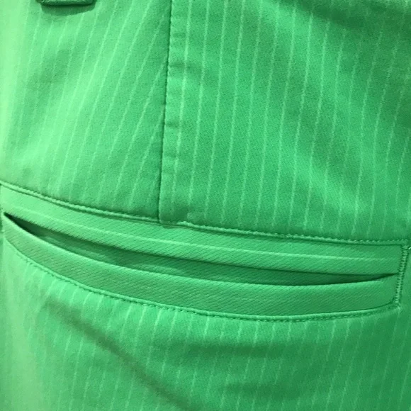 Under Armour Golf Shorts Mens Size 42 Green Pin Stripe Athletic Flat Front - Picture 5 of 9